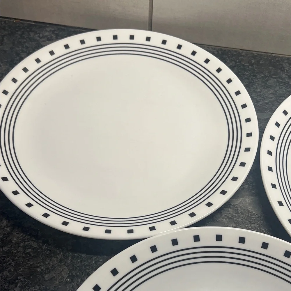Corelle CITY BLOCK Black & White 10” Dinner Plates. Excellent condition